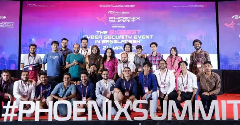 দি টিম ফিনিক্স দলের সঙ্গে অতিথিরা